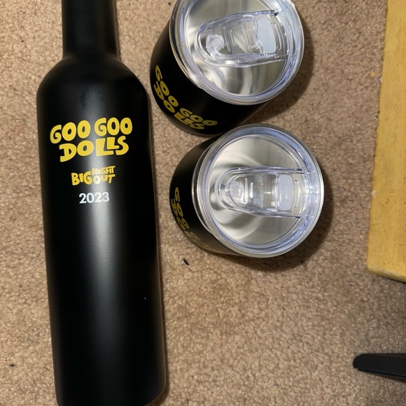 Goo Goo Dolls VIP “Big Night Out” Tour 2023 Wine Bottle & 2 Tumblers - Picture 9 of 9